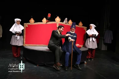 پشت دیوار عمارت