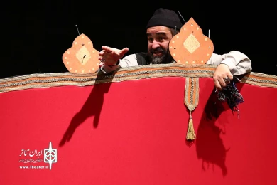 پشت دیوار عمارت