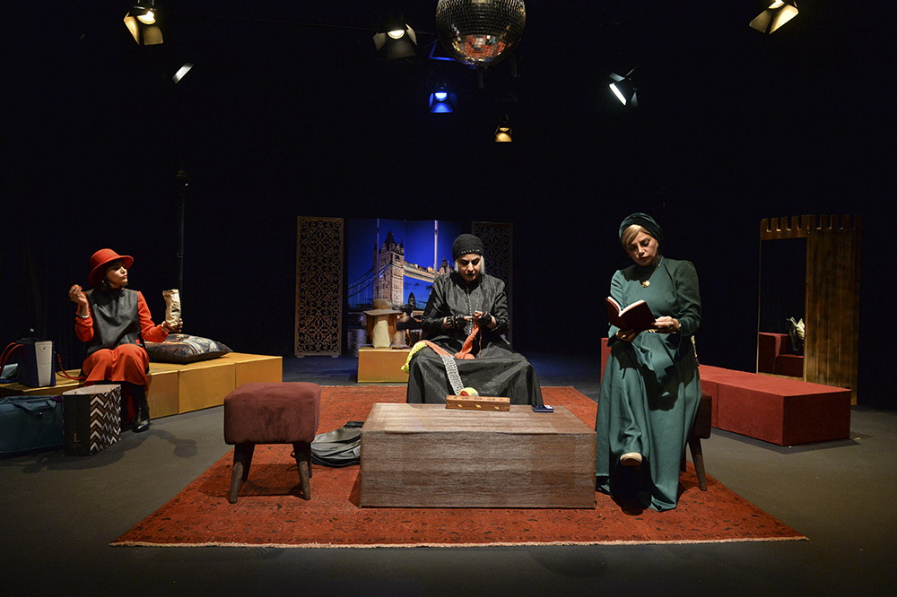 نقد نمایش یک گاز کوچولو به کارگردانی فقیه سلطانی

مردانی که چون خون آشام وجود زنان را می‌مکند