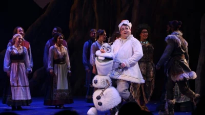 گزارشی از نمایش‌های دیزنی در برادوی

پرده آخر نمایش موزیکال «یخ‌زده»