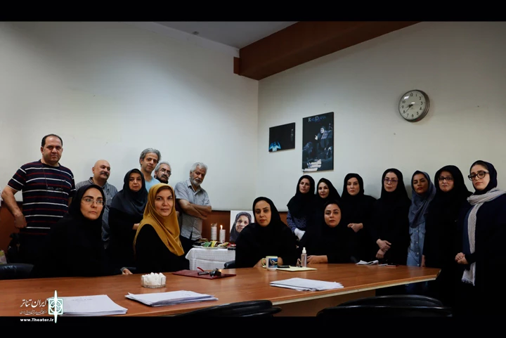 یادبودی برای مادر هنرمند 2