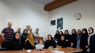 یاد و خاطره صدیقه کیانفر در رادیو نمایش

یادبودی برای مادر هنرمند