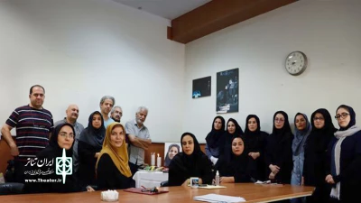 یاد و خاطره صدیقه کیانفر در رادیو نمایش

یادبودی برای مادر هنرمند