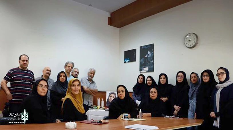 یادبودی برای مادر هنرمند 3