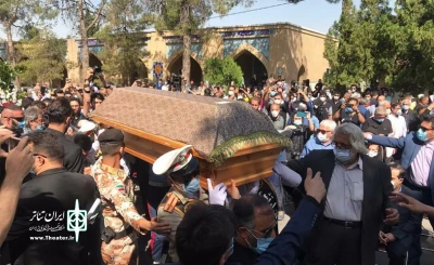 مراسم بدرقه استاتد محمد علی کشاروز برگزار شد

بدورد پدر سالار بازیگری ایران 
عباس صالحی :استاد کشاورز هنرمندی نامی و انسانی متعالی بود