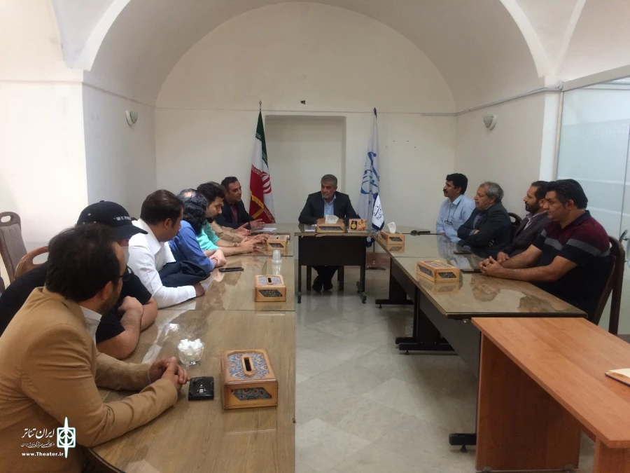 دیدار هنرمندان تئاتر یزد با نماینده مجلس شورای اسلامی 2