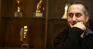 گفت وگو با حسین مسافر آستانه به بهانه اجرای نمایشش در شرایط کرونایی

ترکیب بازیگران نمایش برگشتن دستخوش تغییر شد
پیش بینی  فاصله گذاری اجتماعی برای تماشاگران و گروه نمایش