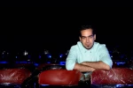به زودی نمایش پنج بعلاوه یک ، منهای یک را در سالن سایه روی صحنه می برم 2