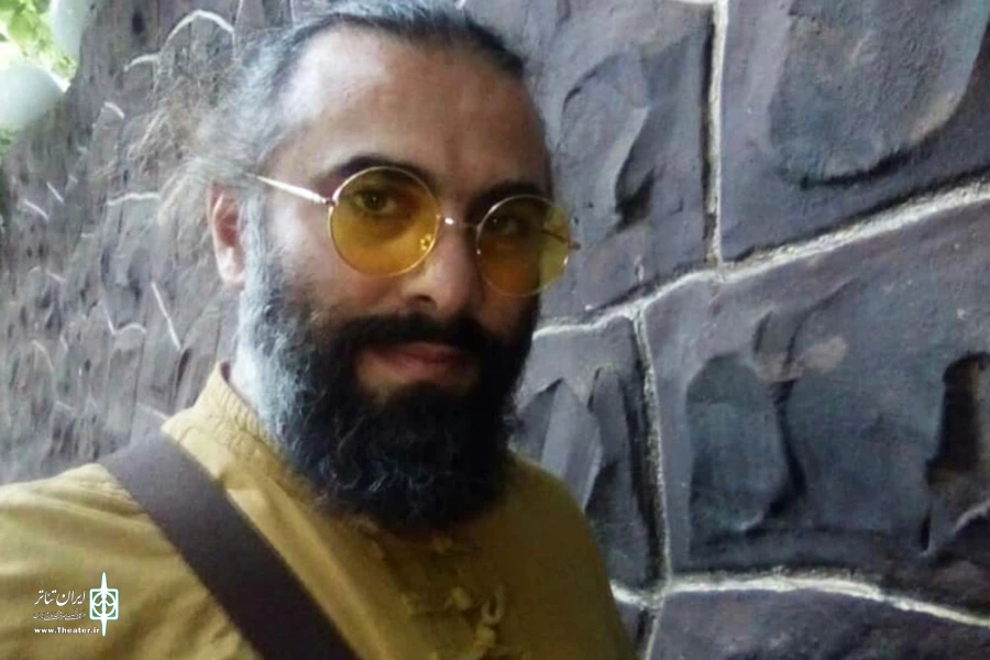 به زودی کنسرت نمایش مست و دیوانه را روی صحنه می برم
نمایش نامه رادیویی آقازاده ویژه ایام محرم را به زودی آماده می کنم 2
