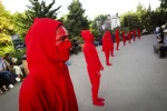 پرفورمنس جا به جایی تئاتر شهر، یک سانتی متر نزدیک تر