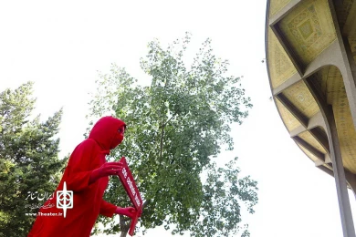پرفورمنس جا به جایی تئاتر شهر، یک سانتی متر نزدیک تر