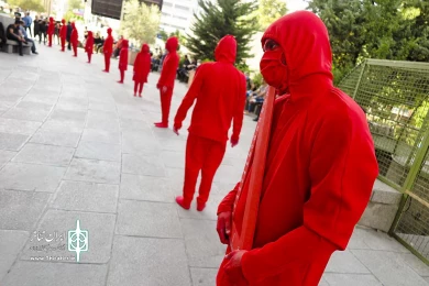 پرفورمنس جا به جایی تئاتر شهر، یک سانتی متر نزدیک تر