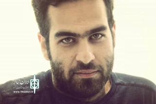 گفت وگو ایران تئاتر با امیر دلفانی کارگردان نمایش بین یه عالمه ماهی

نمایش ما بشدت وامدار هنر ملی تعزیه و روایتگری است
با تحمل همه سختی‌ها و چالش‌ها چراغ تئاتر را روشن نگه داریم