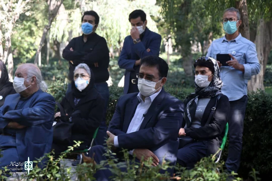 پنجاه و پنجمین سالگرد تاسیس تماشاخانه سنگلج برگزار شد
کاشت درختی به نام و یاد عباس جوانمرد در مجاورت تماشاخانه سنگلج 10