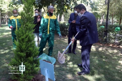 کاشت درختی به نام و یاد عباس جوانمرد