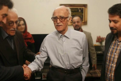پیام تسلیت قادر آشنا به مناسبت درگذشت هوشنگ معتمدی

«پیر تئاتر کردستان»عزتی بی‌پایان در قلب همگان داشت