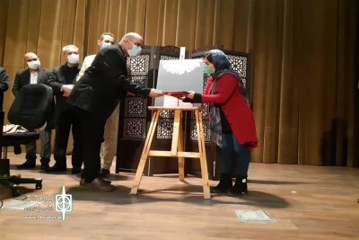 به مناسبت آغاز هفتۀ کتاب و کتابخوانی

نمایشنامۀ «اسکرین شات» به قلم ندا قربانیان منتشر شد