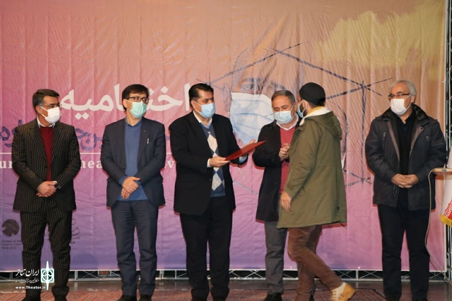 سی و یکمین جشنواره استانی تئاتر کردستان با معرفی برگزیدگان بخش‌های مختلف به کار خود پایان داد. 2
