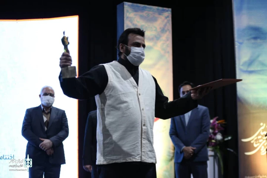 حاج قاسم سلیمانی جدای از رشادتش عشق به هنر داشت
سال آینده جشنواره به صورت بین‌المللی برگزار می‌شود 7