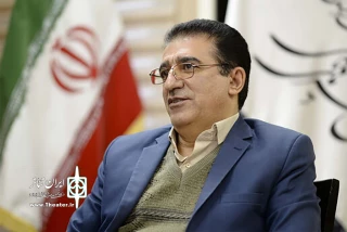 در گفت و گو با قادر آشنا مطرح شد

ادامه مذاکره برای از سرگیری فعالیت سالن‌های تئاتر
انتقال تئاتر از گروه  مشاغل سه به دو