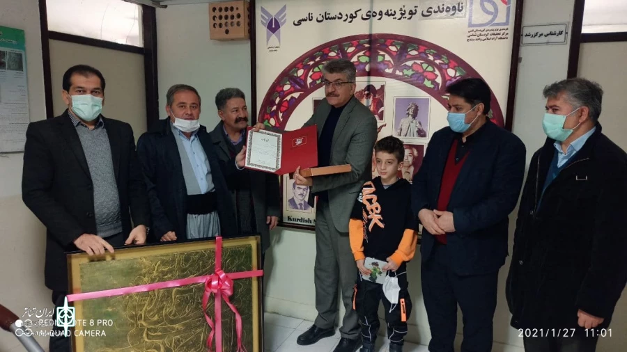 تجلیل انجمن هنرهای نمایشی کردستان از دکتر امید ورزنده  مسئول مرکز تحقیقات  کردستان شناسی  3