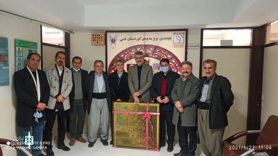 تجلیل انجمن هنرهای نمایشی کردستان از دکتر امید ورزنده  مسئول مرکز تحقیقات  کردستان شناسی 2