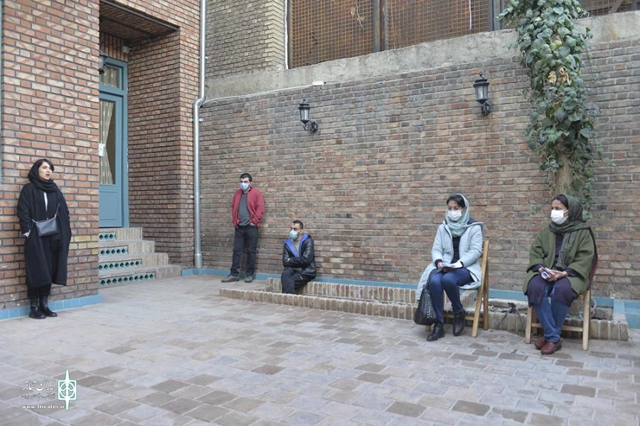 حیاط ناتمام خانه ورنوسفادرانی