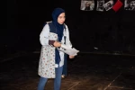 بانوی استهبانی که صحنه زندگی و هنر را اداره می‌کند 2