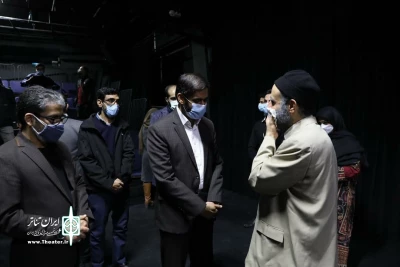 سعید محمد فرمانده قرارگاه سازندگی خاتم الانبیا در تئاتر شهر؛

تئاتر «برونسی» یک نمایش فرهنگ ساز است
قدردانی از هنرمندانی که چراغ تئاتر را روشن نگه داشته‌اند