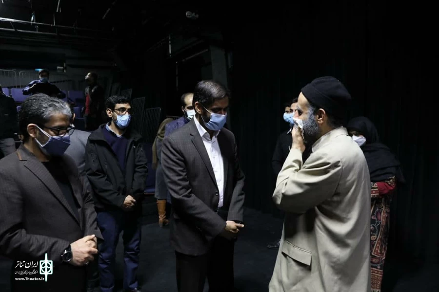 تئاتر «برونسی» یک نمایش فرهنگ ساز است
قدردانی از هنرمندانی که چراغ تئاتر را روشن نگه داشته‌اند 2