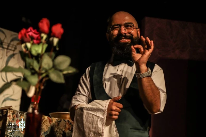 عذرخواهی کارگردان «زیر آسمان پاریس» از تماشاگران آخرین شب اجرا 2