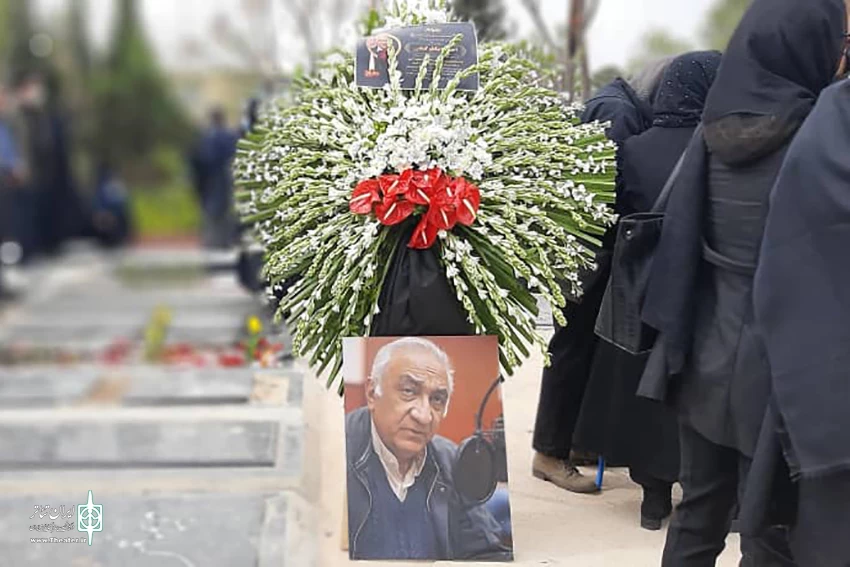 پیکر احمد گنجی پیشکسوت نمایش های رادیویی در قطعه هنرمندان آرام گرفت- عکس امیر شعیبی 2
