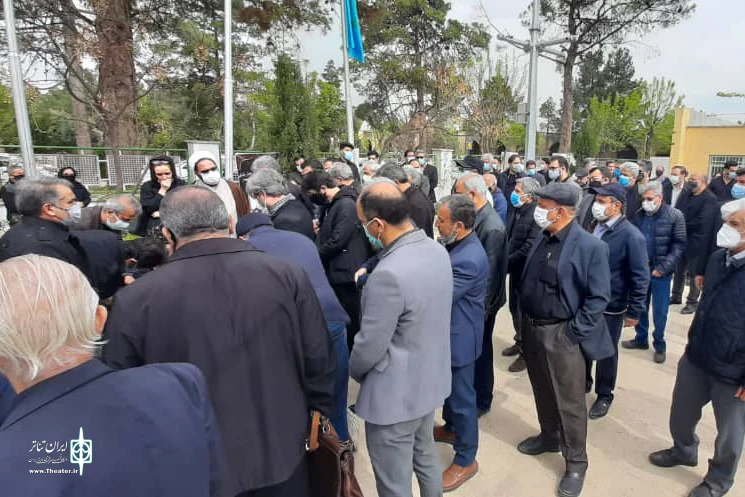 پیکر احمد گنجی پیشکسوت نمایش های رادیویی در قطعه هنرمندان آرام گرفت- عکس امیر شعیبی 4