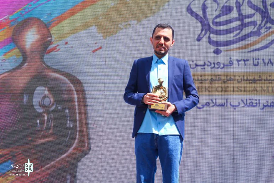 حسن روح‌الامین «چهره سال هنر انقلاب ۹۸» شد
تجدید میثاق هنرمندان با معمار انقلاب اسلامی ایران 2