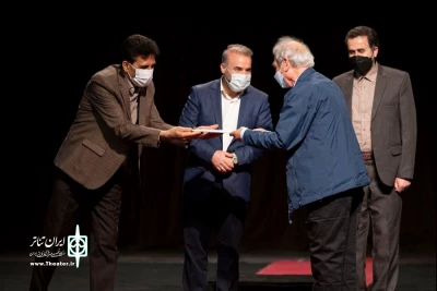 با نظر هیأت داوران نخستین دوره

برگزیدگان جشنواره نمایشنامه نویسی همدان معرفی شدند
