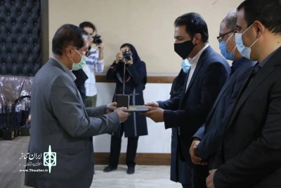 در هفته هنر انقلاب اسلامی با حضور فرماندار شهرستان اتفاق افتاد

تقدیر از هنرمندان اوزی برگزیده جشنواره استانی تک بازیگر