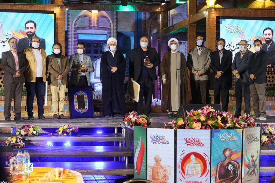 وحید یامین‌پور به عنوان «چهره هنر انقلاب» سال ۹۹ برگزیده شد 3