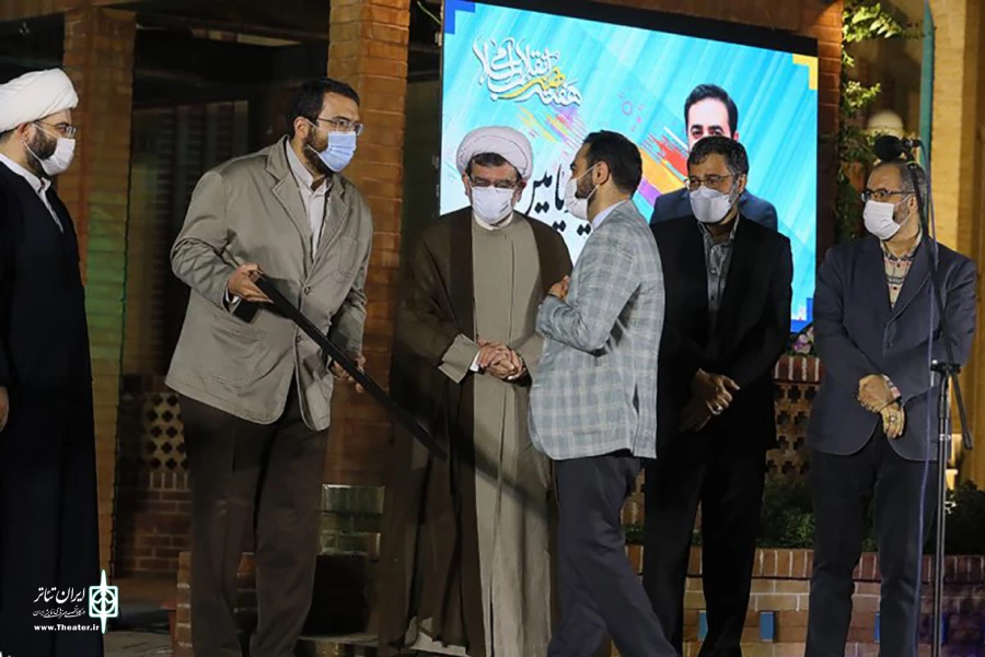 وحید یامین‌پور به عنوان «چهره هنر انقلاب» سال ۹۹ برگزیده شد 4