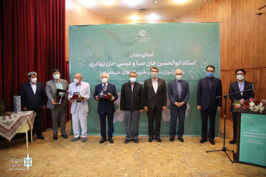 نشان ابوالحسن صبا و عیسی بهادری به هنرآموزان تجسمی و موسیقی اعطا شد 3