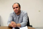 نمایش جنگال را روی صحنه می برم 2