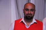 نمایش بیماری خانواده میم  را روی صحنه اجرا می کنم 3