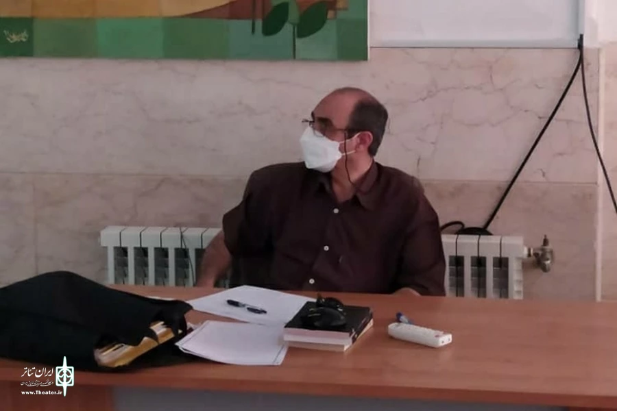 اولین نشست آموزشی " دیدن و تحلیل فیلم نمایش خیابانی " دفتر کانون تئاتر خیابانی قم برگزار شد. 2