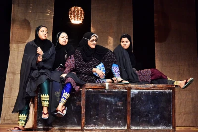 عرضه «موغُلی پنا»  در تلویزیون تئاتر ایران

«خانه برناردا آلبا»  با تم بندری