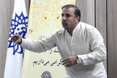 یادداشت کورش زارعی در بدرقه علی سلیمانی

با صلابت و شجاعت ایستاد و پیمان خود را نشکست