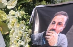 بدن تو را به خاک می سپاریم  تا سبز شوی و سبز بمانی
پیکر زنده یاد علی سلیمانی در قطعه هنرمندان آرام گرفت 2