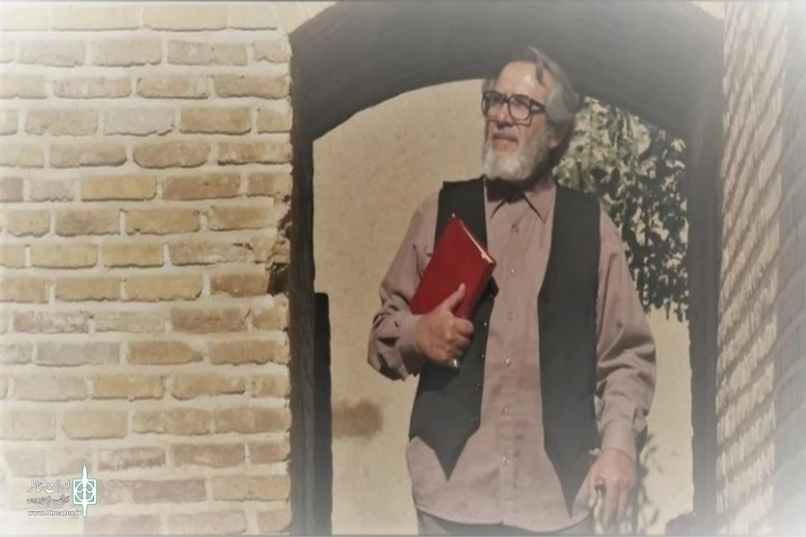 استان قم دو پیشکسوت نمایش رادیویی را از دست داد. 5