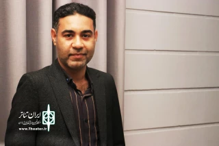 علیرضا داوری کارگردان، نویسنده و پژوهشگر نام آشنای تئاتر استان:

تئاتر هرمزگان نیازمند آگاهی از پیشینه تاریخی خود است
در صورت حمایت مسئولین ، کتابم با کیفیت بهتر، تیراژ بالاتر و قیمت پایین ­تر
منتشر می شود