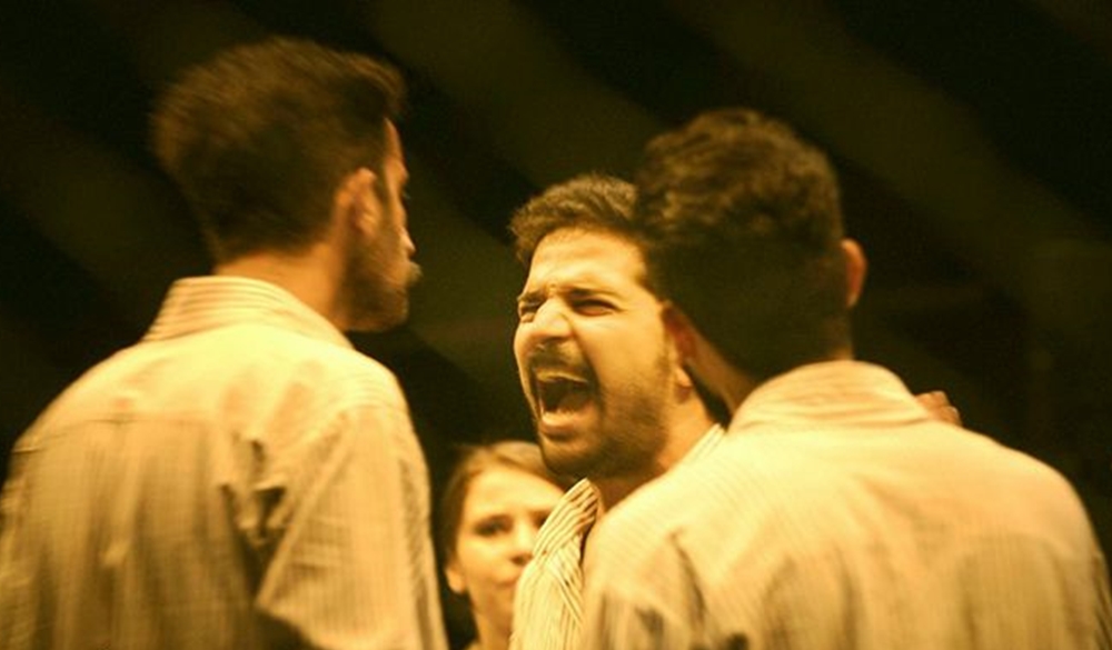 نگاهی به نمایش «اسموکینگ روم» عرضه شده در تلویزیون تئاتر ایران

روایت انفجار در اتاق انتظار