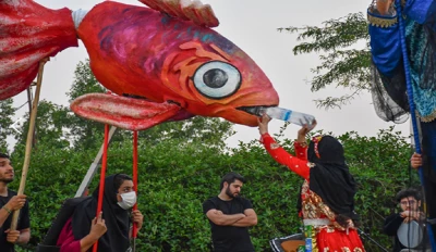 پخش «دریا زمین ماهی‌هاست» در تلویزیون تئاتر ایران

عروسک‌های غول‌پیکر در یک نمایش محیط زیستی