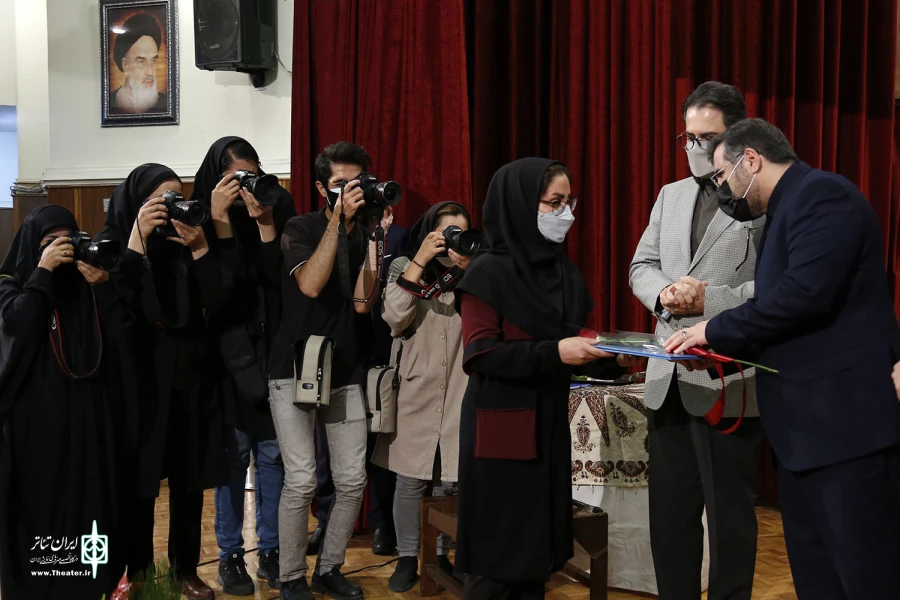 راه اندازی دست‌کم یک هنرستان دخترانه و پسرانه برای هر استان 
تغییرات مدیریتی در هفته پیش رو به طور رسمی اعلام خواهد شد 3